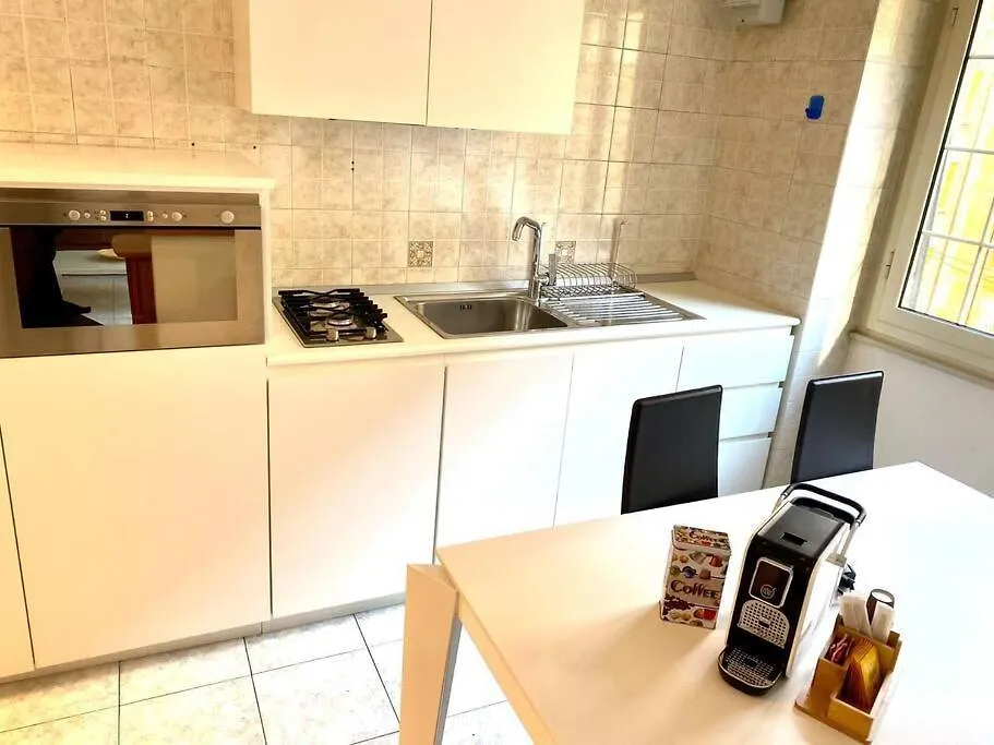 Marcos House Roma Metro A Apartment Rome